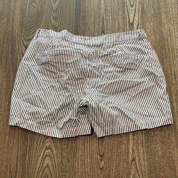 Old Navy Everyday Shorts Mid Rise Flat Front Cotton Striped Blue White Size 12 - Picture 7 of 7